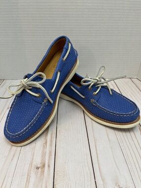 Sperry Gold club boat shoes.Textured leather. Comfort insole. Gently worn. Size7